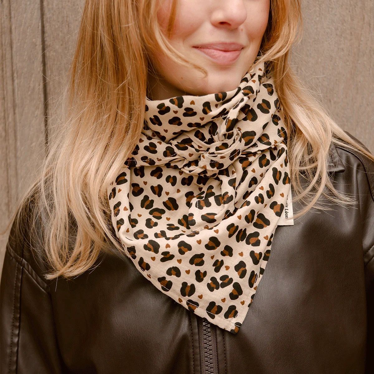 Grand Foulard - Léopard Coeur