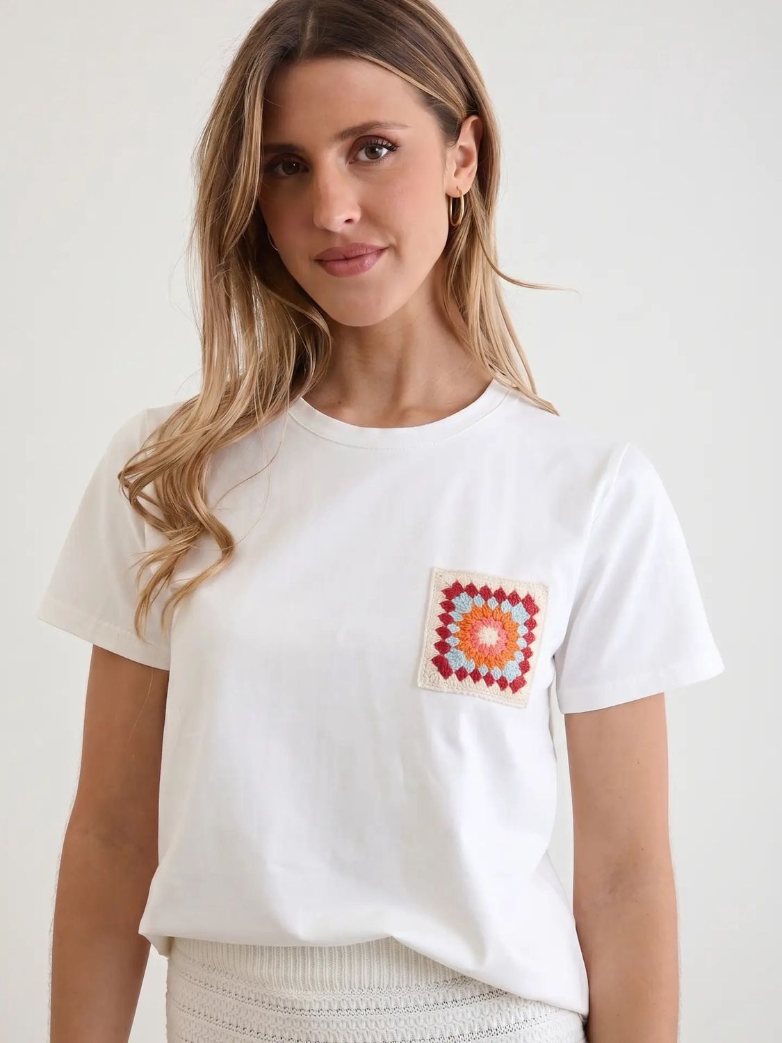 T-shirt avec poche en crochet