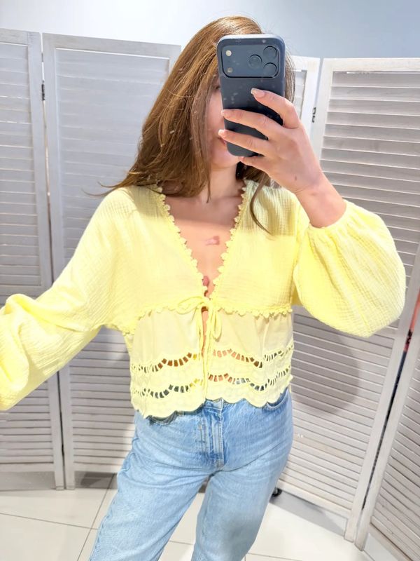 Blouse boutonnée et brodée
