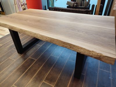 MESA ROBLE EUROPEO Y PATAS NEGRAS