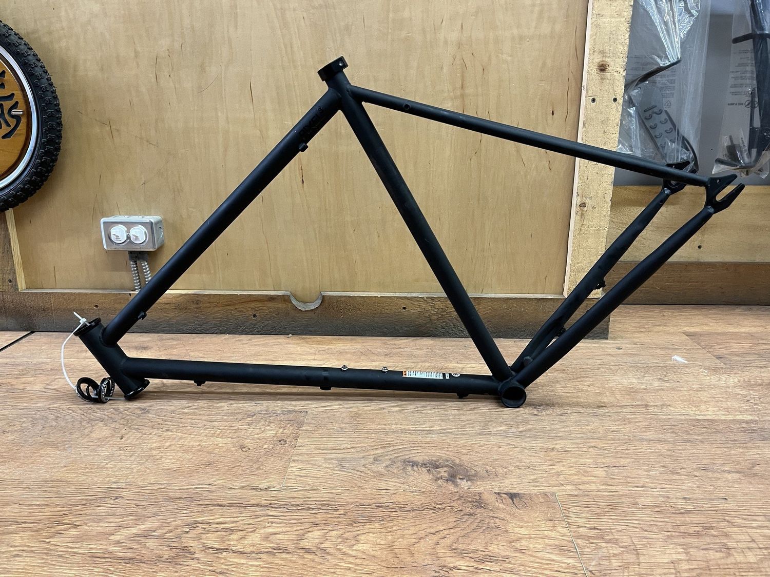 Fyxation Pixel 3 Matte Black Frame - 54cm