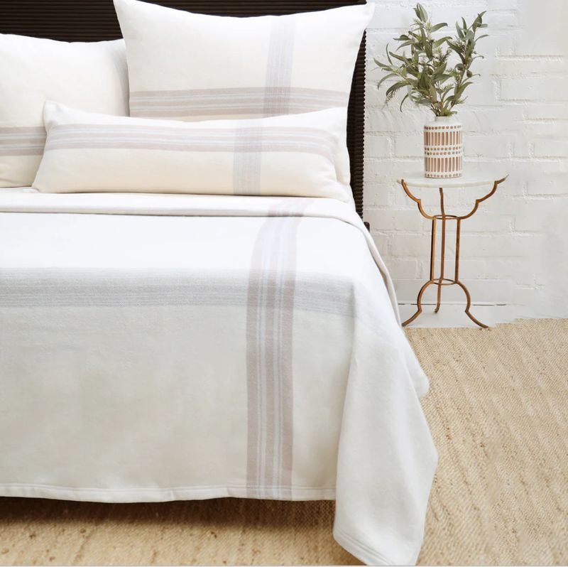 Geneva - Ivory/Taupe - Queen / Ivory/Taupe Blanket