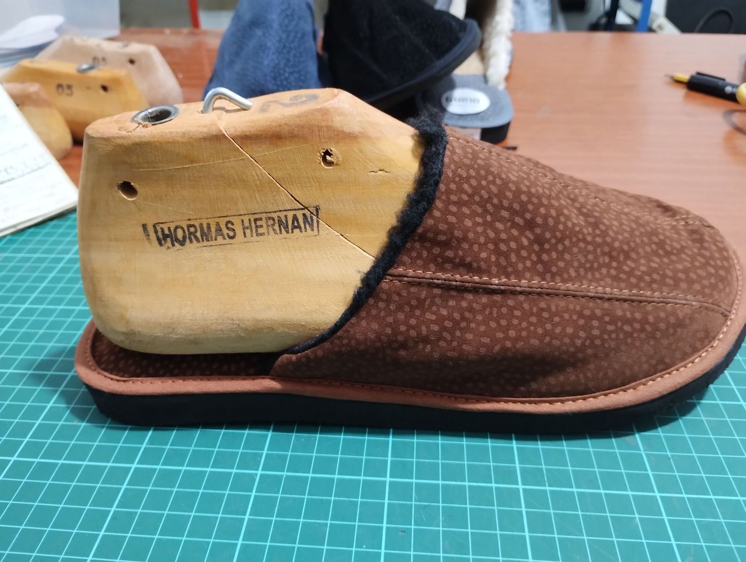 Pantufla unisex, color oxido