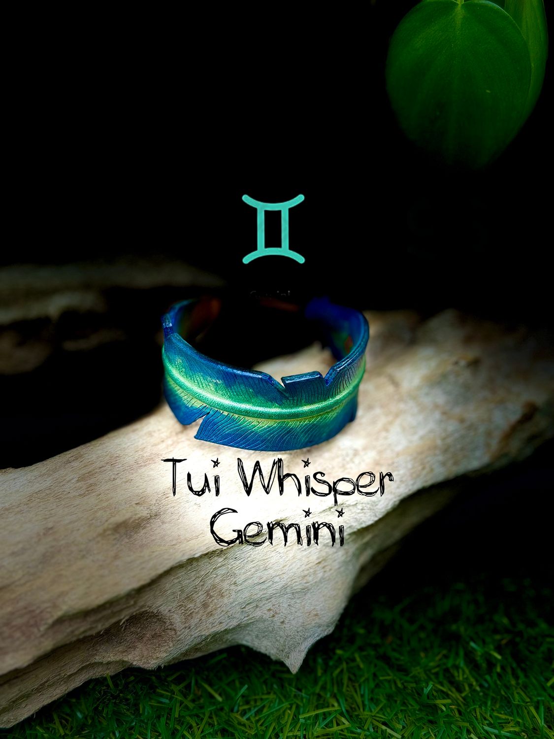 Tūī Whisper Leather Feather Adjustable Wristband