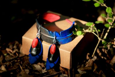 &#39;Pūkeko Rhythm&#39; Leather Feather Wristband &amp; Earrings Set