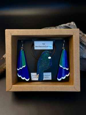 Tūī Leather Drop Earrings and Pendant Necklace Set