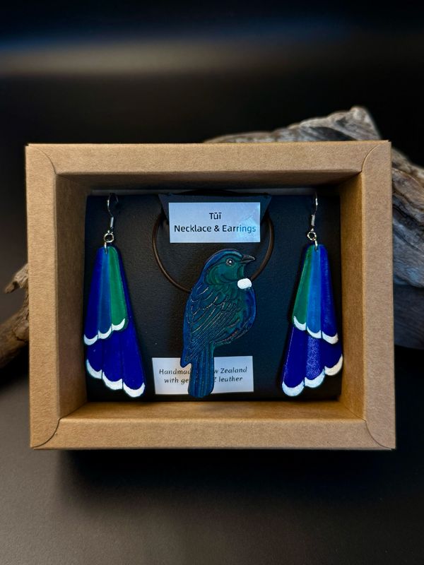 Tūī Leather Drop Earrings and Pendant Necklace Set