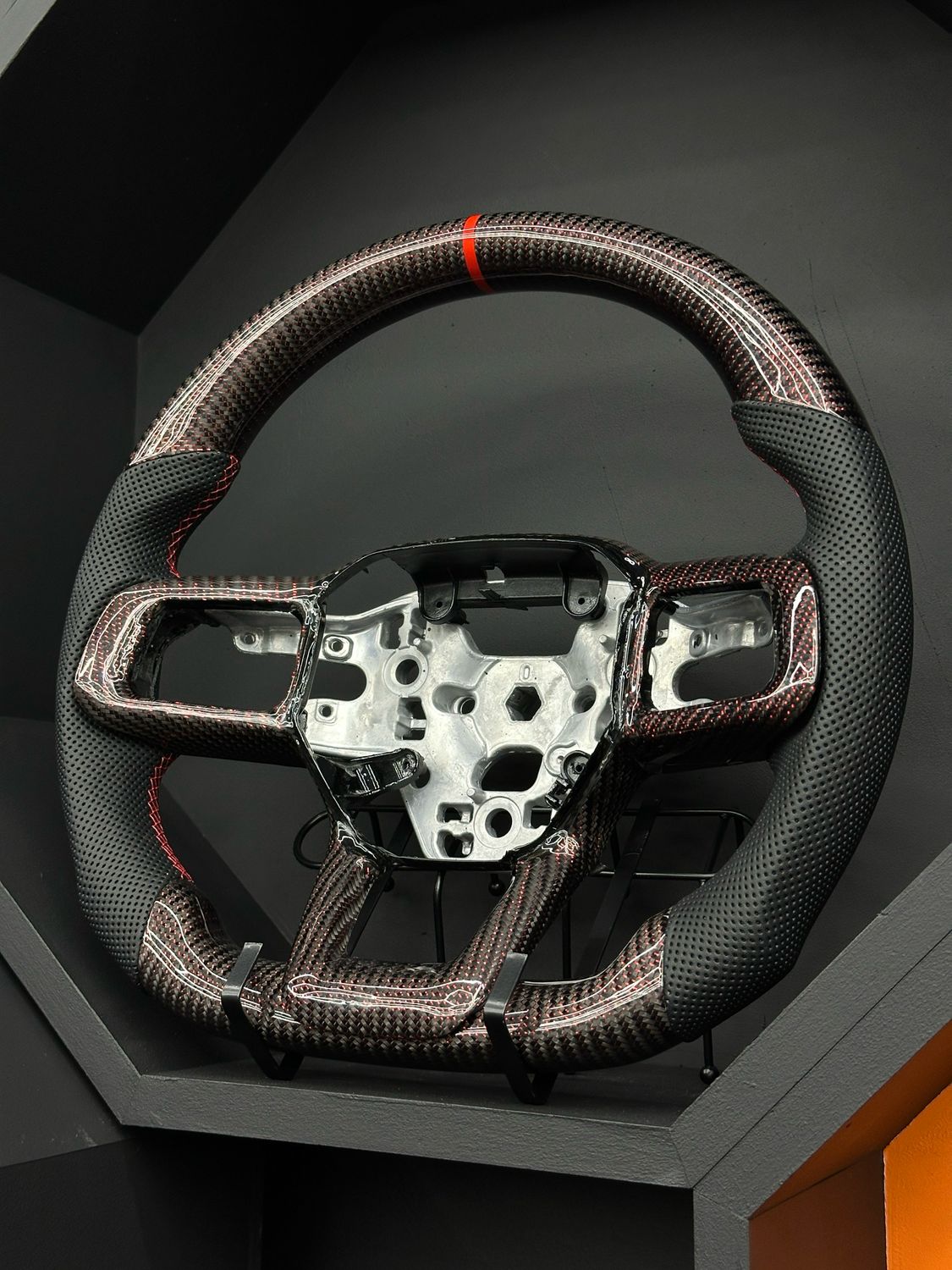 Mustang 2024 RED REFLECTIVE CARBON