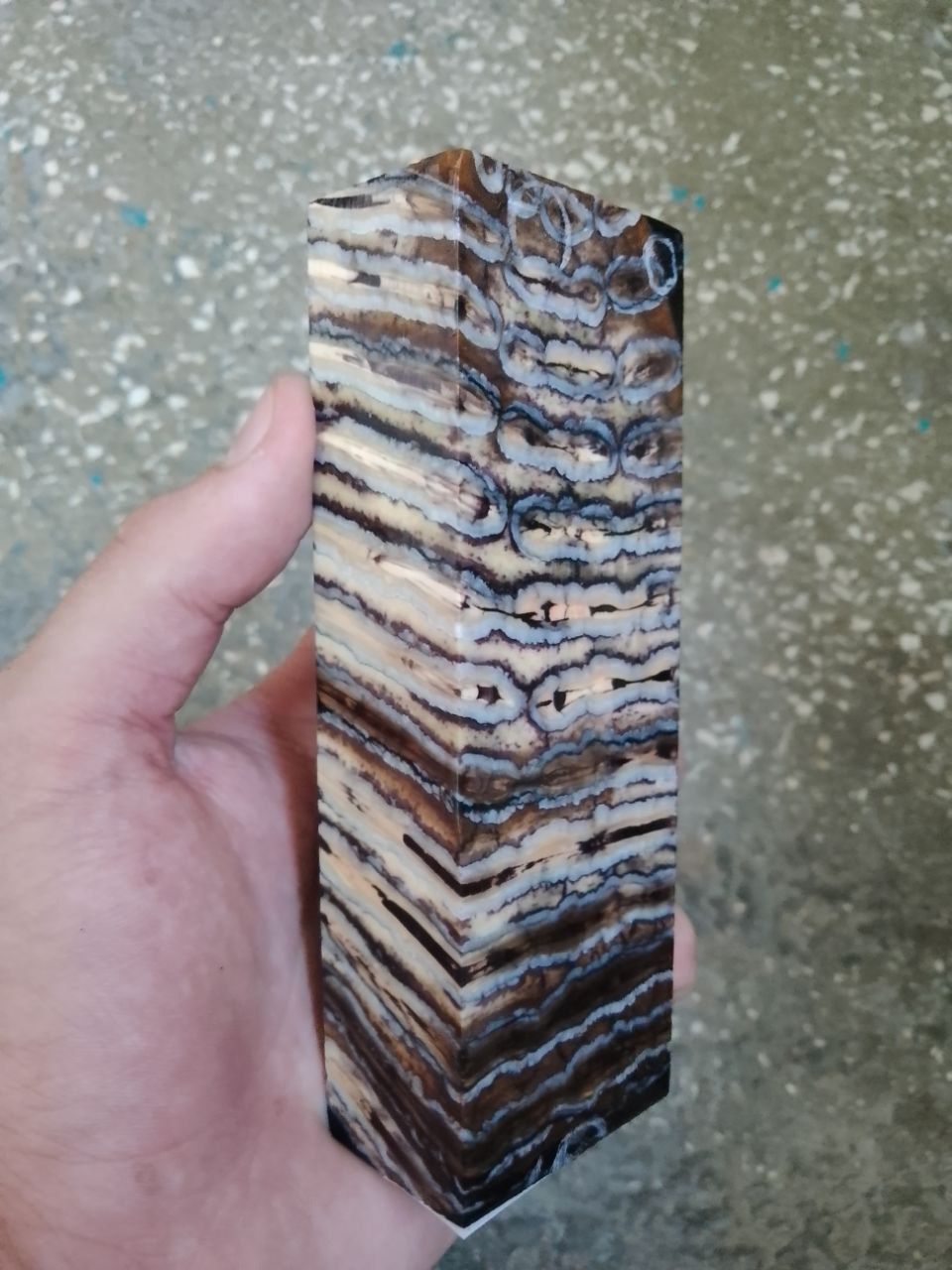 Mammoth tooth block stabilized for knifehandl and handmade
#mammoth #mammothtooth #knifehandl​
