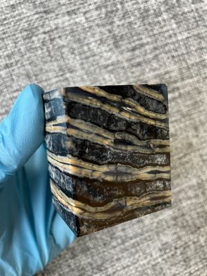 Mammoth tooth block stabilized for knifehandl and handmade
#mammoth #mammothscales #mammothblock #knifehandlematerial #knifemakingcommunity #knifehandles #knifemakingsupplies #knifescales