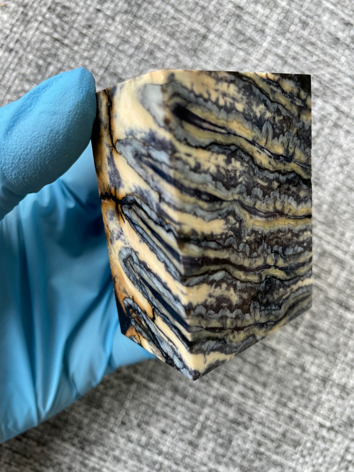 Mammoth tooth block stabilized for knifehandl and handmade
#mammoth #mammothscales #mammothblock #knifehandlematerial #knifemakingcommunity #knifehandles #knifemakingsupplies #knifescales