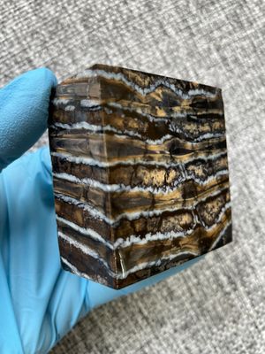 Mammoth tooth block stabilized for knifehandl and handmade
#mammoth #mammothscales #mammothblock #knifehandlematerial #knifemakingcommunity #knifehandles #knifemakingsupplies #knifescales
