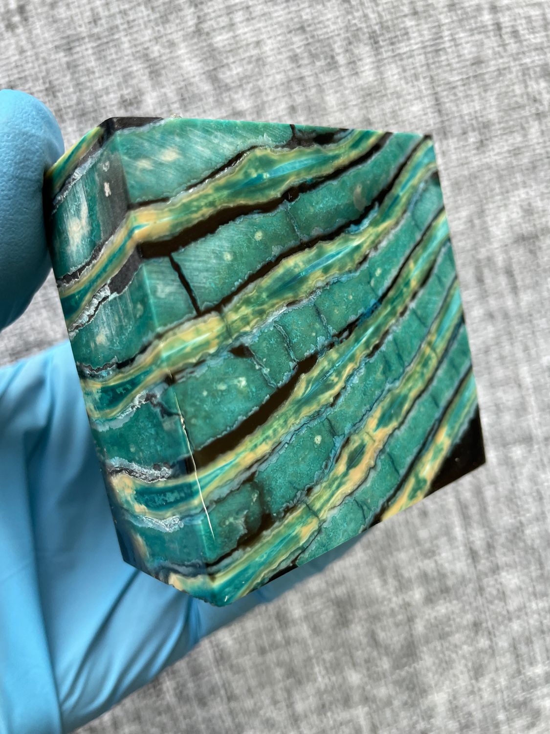 Mammoth tooth block stabilized for knifehandl and handmade
#mammoth #mammothscales #mammothblock #knifehandlematerial #knifemakingcommunity #knifehandles #knifemakingsupplies #knifescales 