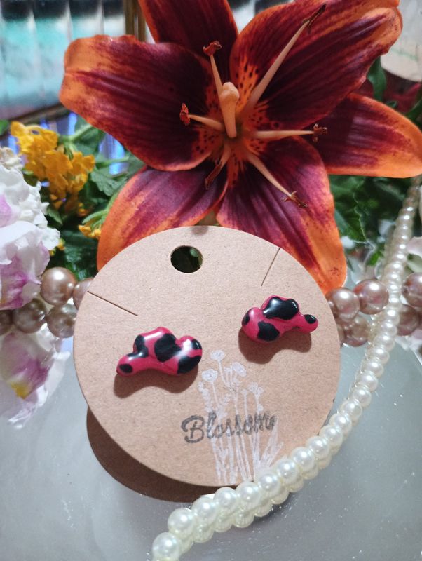 Spicy &quot;Cow&quot;-girl Hat Studs in Hot Pink