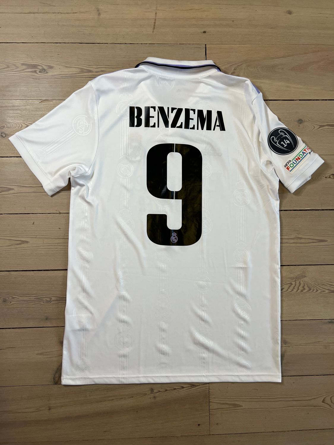 Karim Benzema ​Real Madrid hjemmebane 2022/23 Large