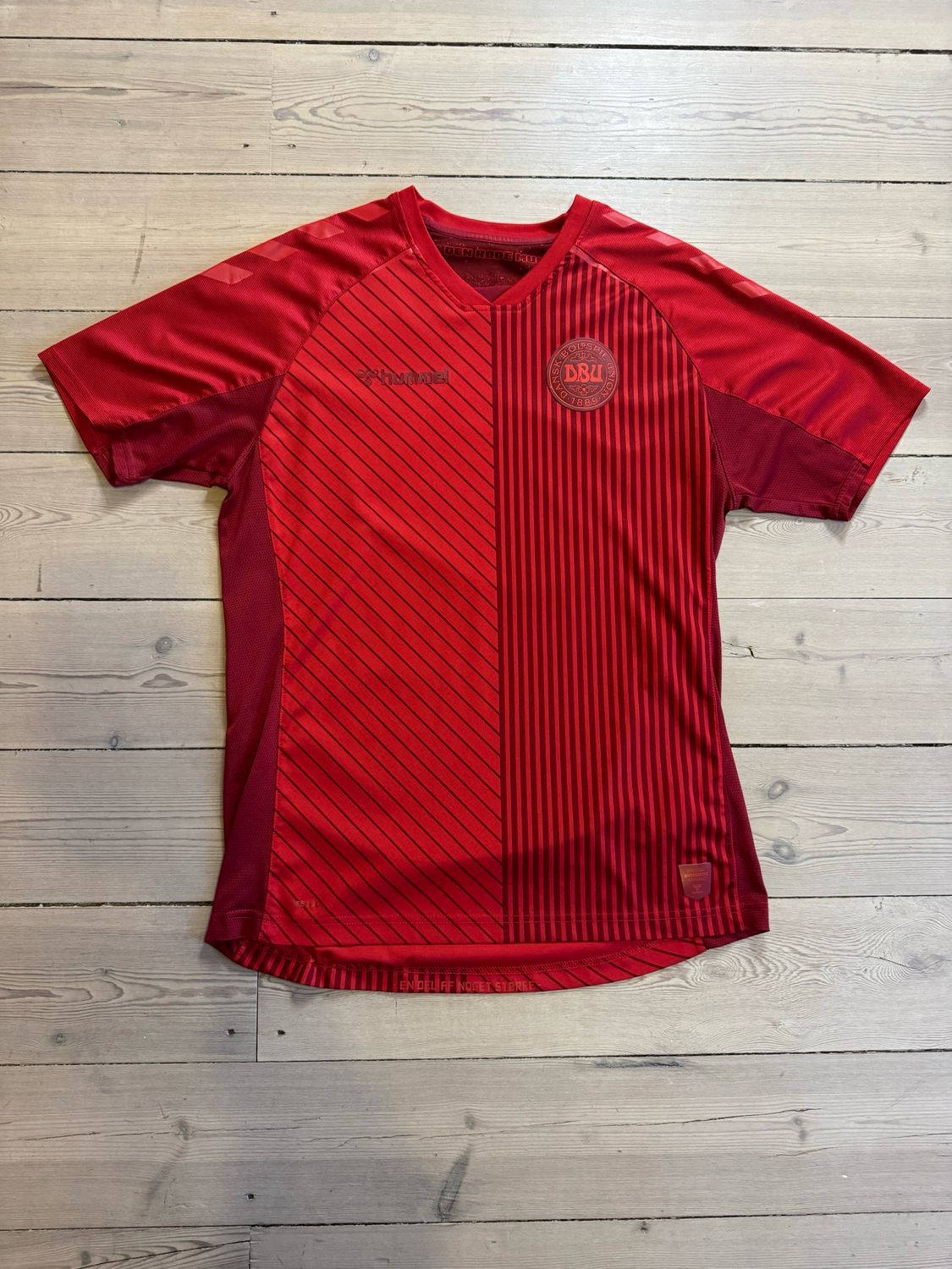 ​Danmark 3. Trøje 2021/22 Large