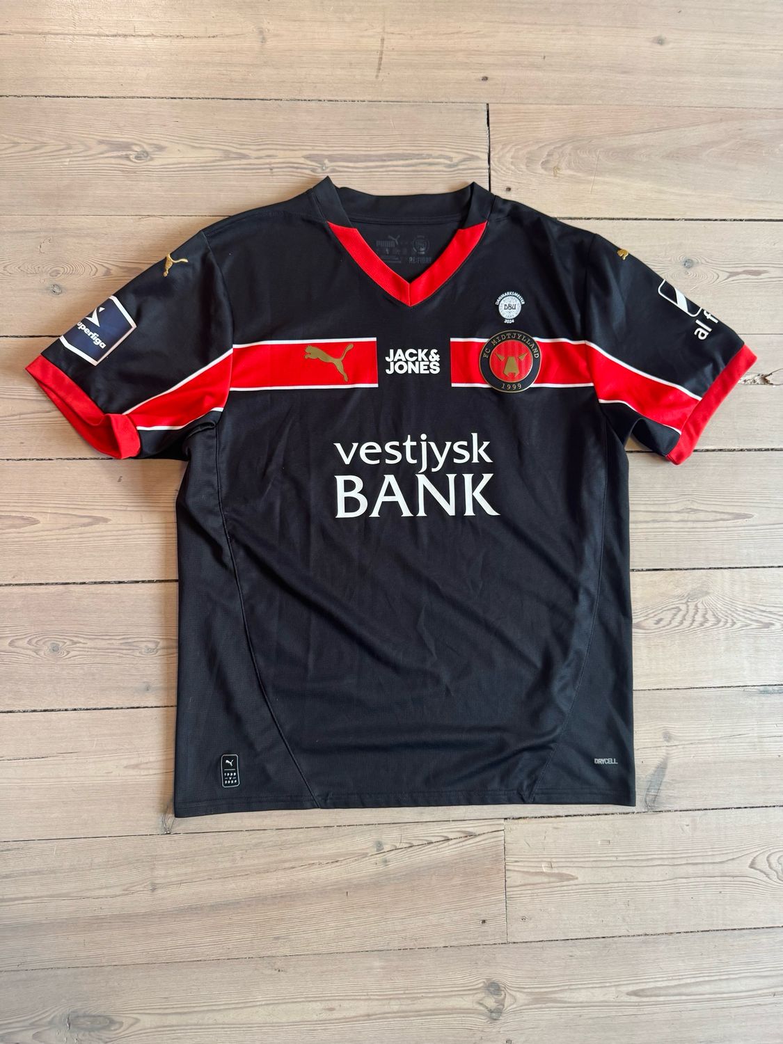 ​Matchworn Kristoffer Askildsen FC Midtjylland hjemmebane 2024/25 Large