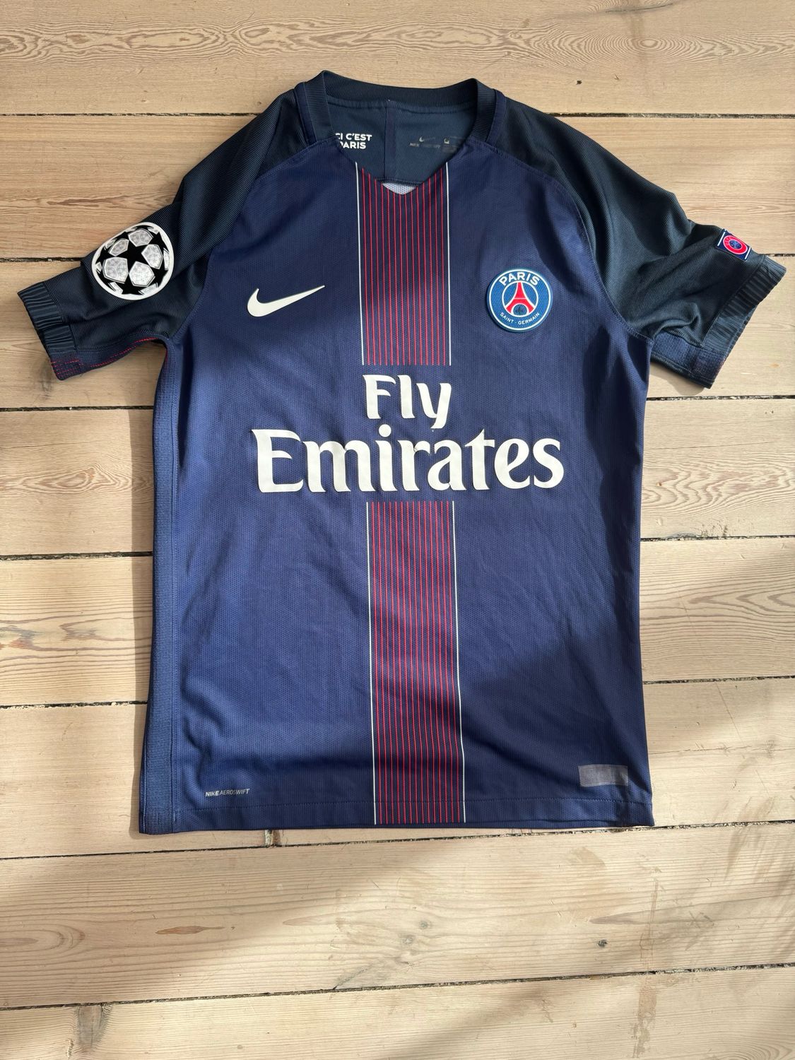 ​Edison Cavani PSG hjemmebane 2016/17 Medium