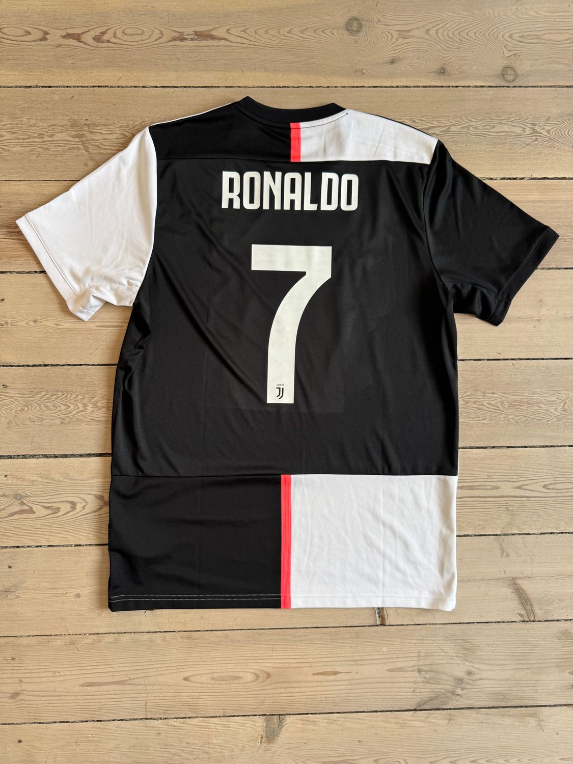 ​Cristiano Ronaldo - Juventus hjemmebane 2019 - Large