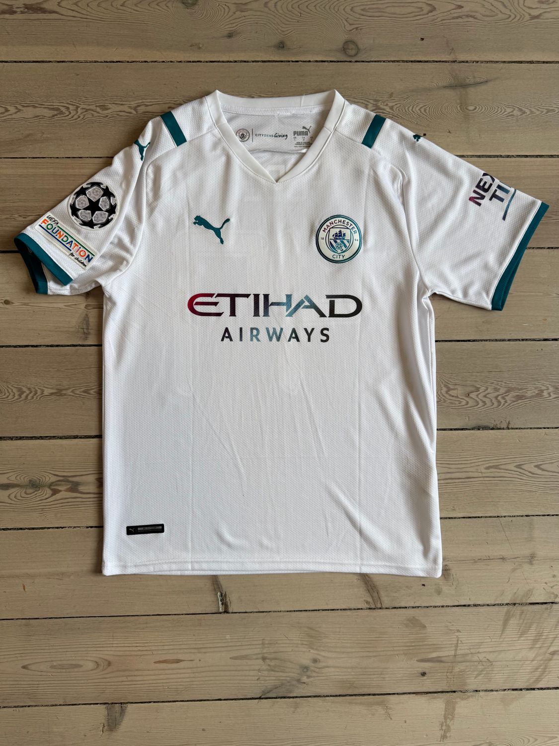 Phil Foden​​ - Manchester city udebane 2021/22 - Large