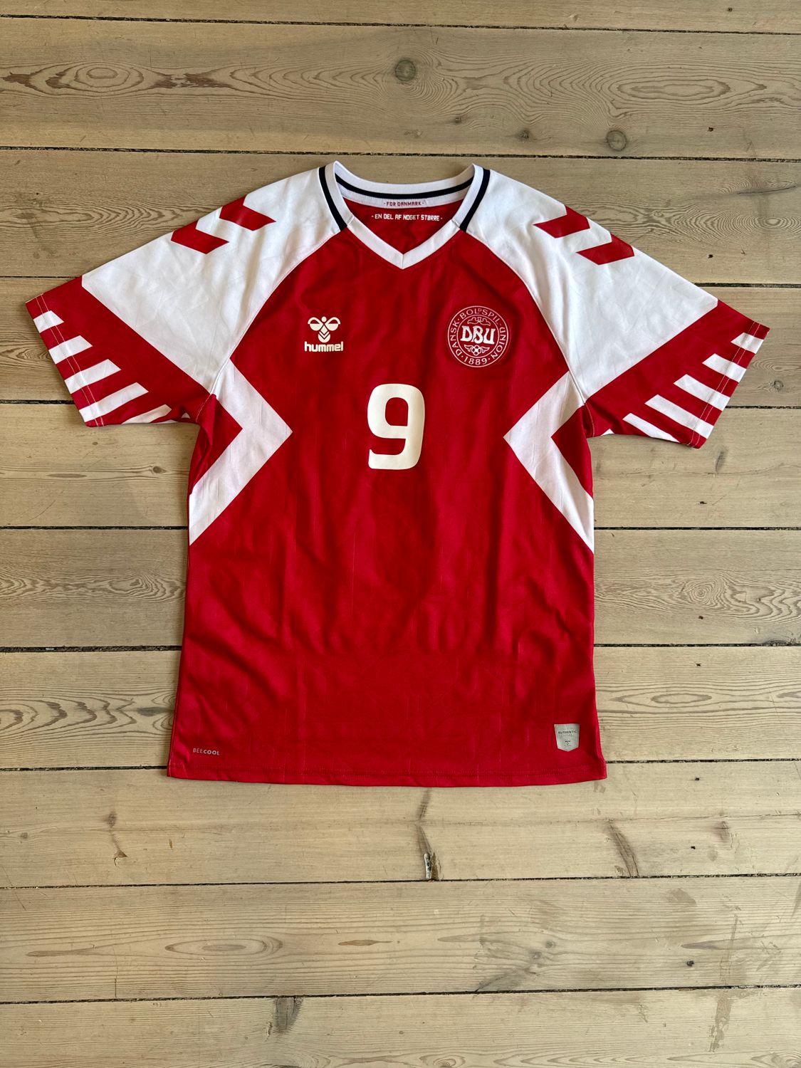 ​Rasmus Højlund - Danmark hjemmebane 2023/24 - Medium