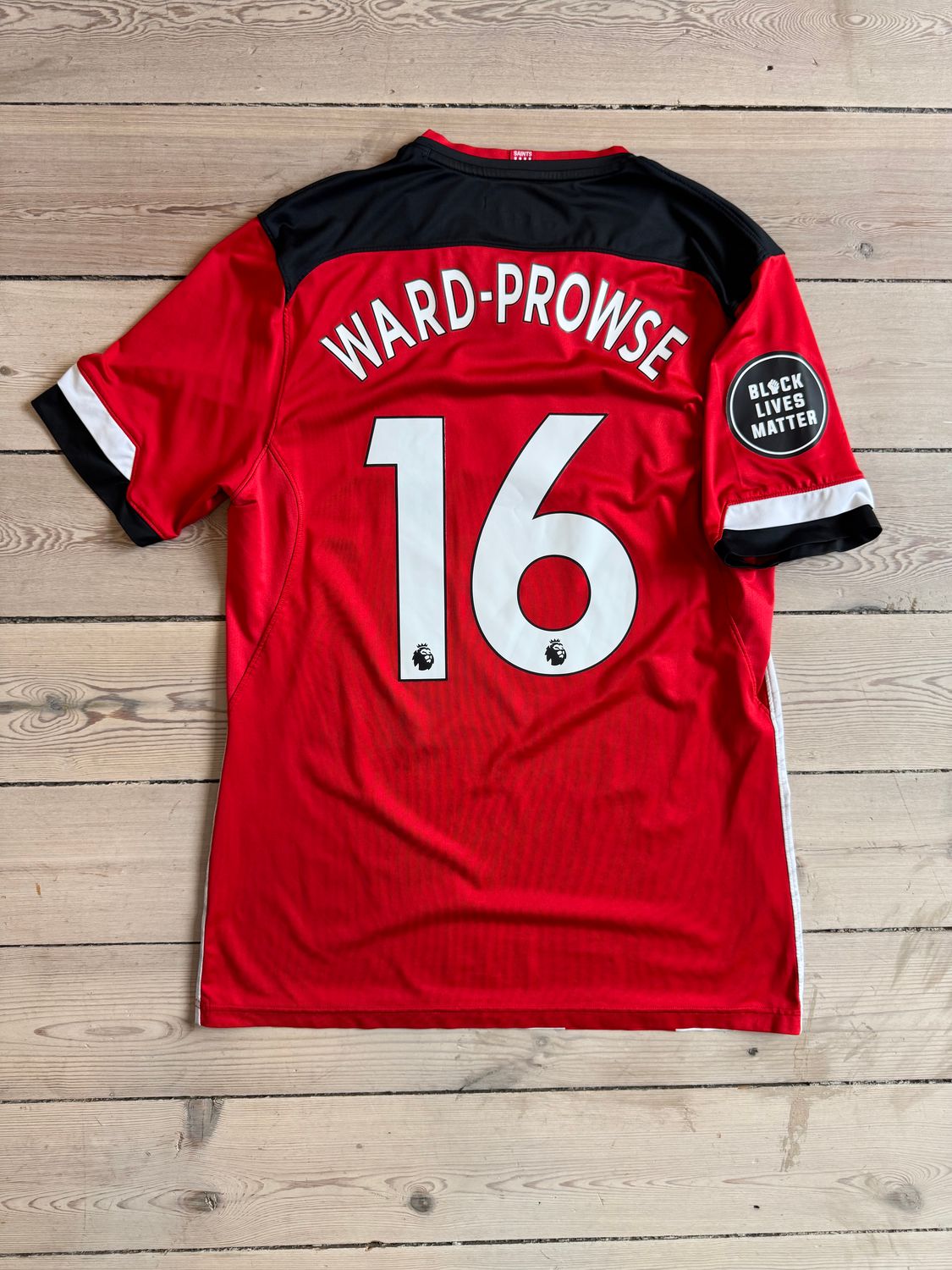 ​James Ward-Prowse - Southampton hjemmebane 2019/20 - Large
