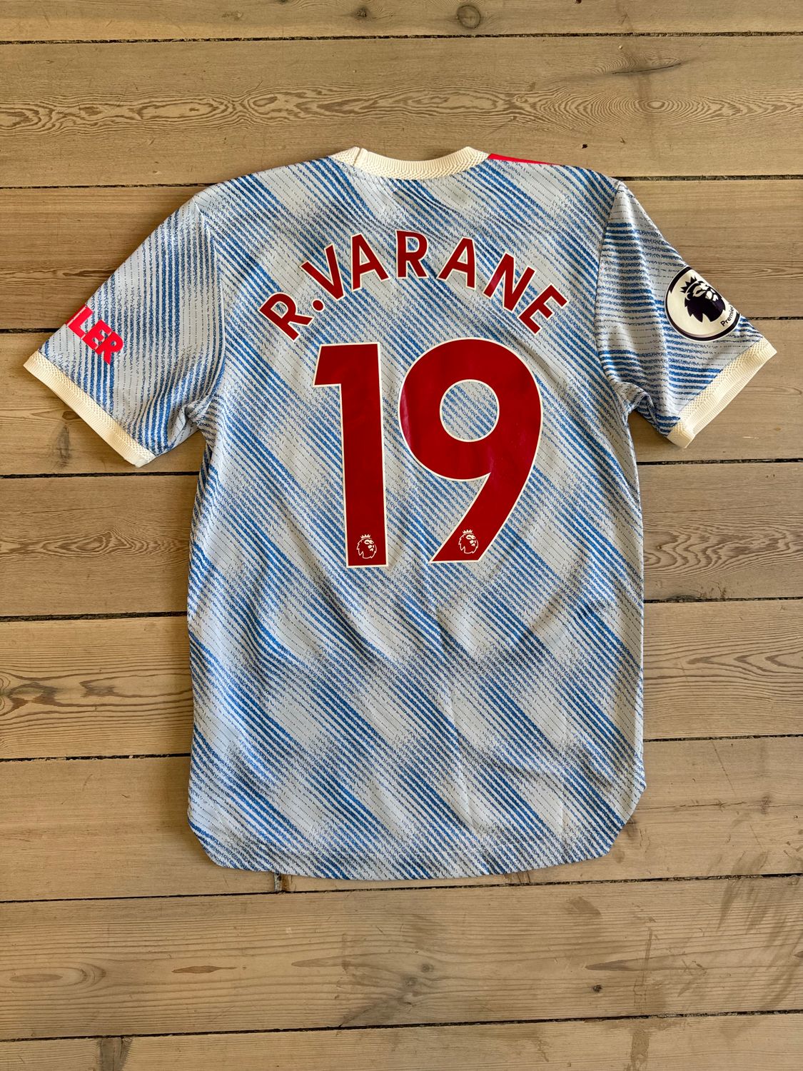 ​Raphaël Varane - Manchester United Udebane 2021/22 - Small