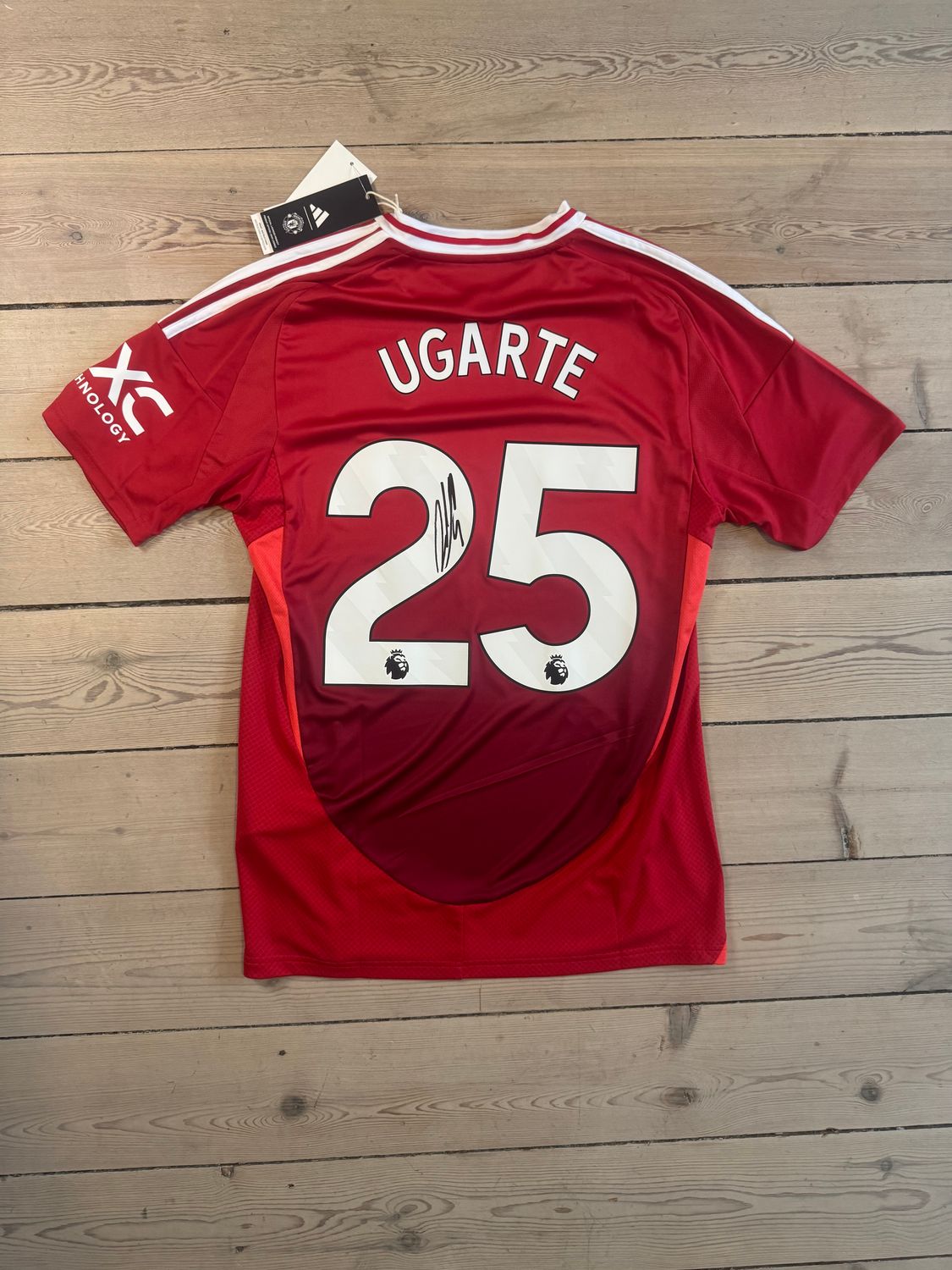​Signeret Manuel Ugarte - Manchester united hjemmebane 2024/25 - Medium