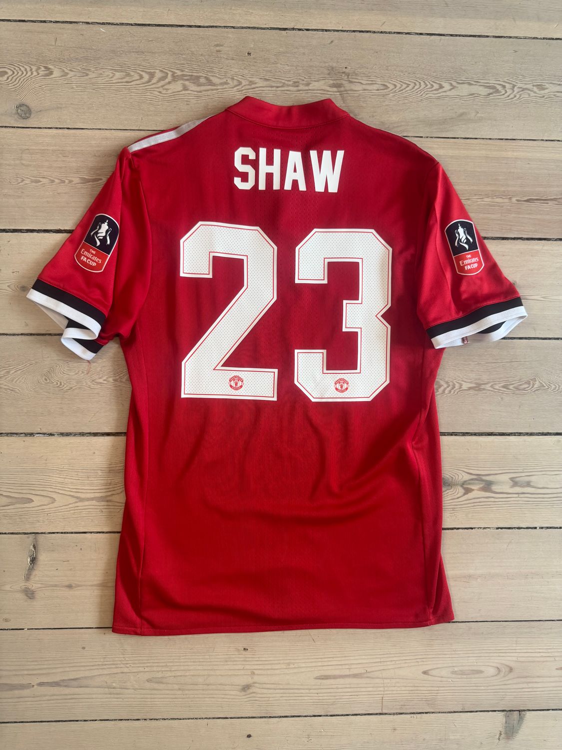​Luke Shaw - Manchester United hjemmebane 2017/18 - Medium