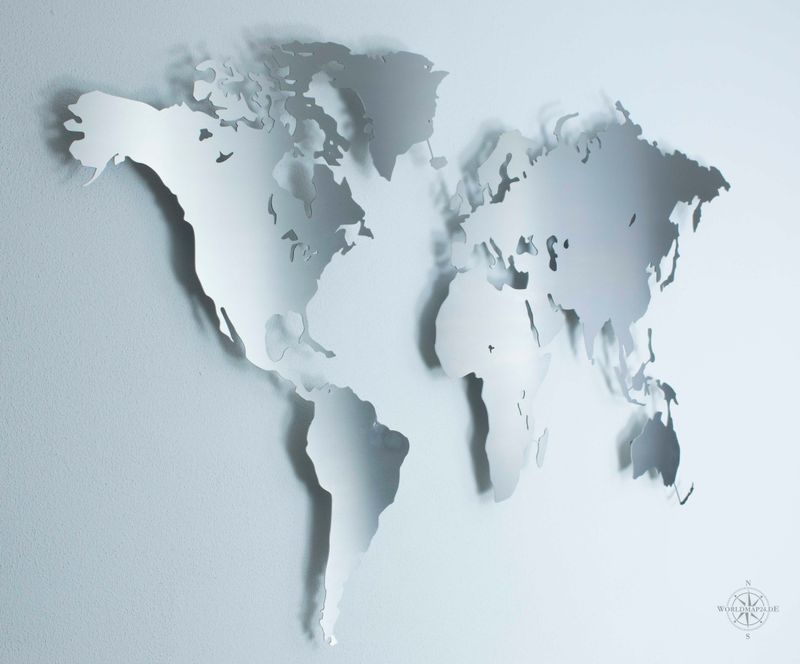 M Weltkarte aus Edelstahl (140 cm x 81 cm)