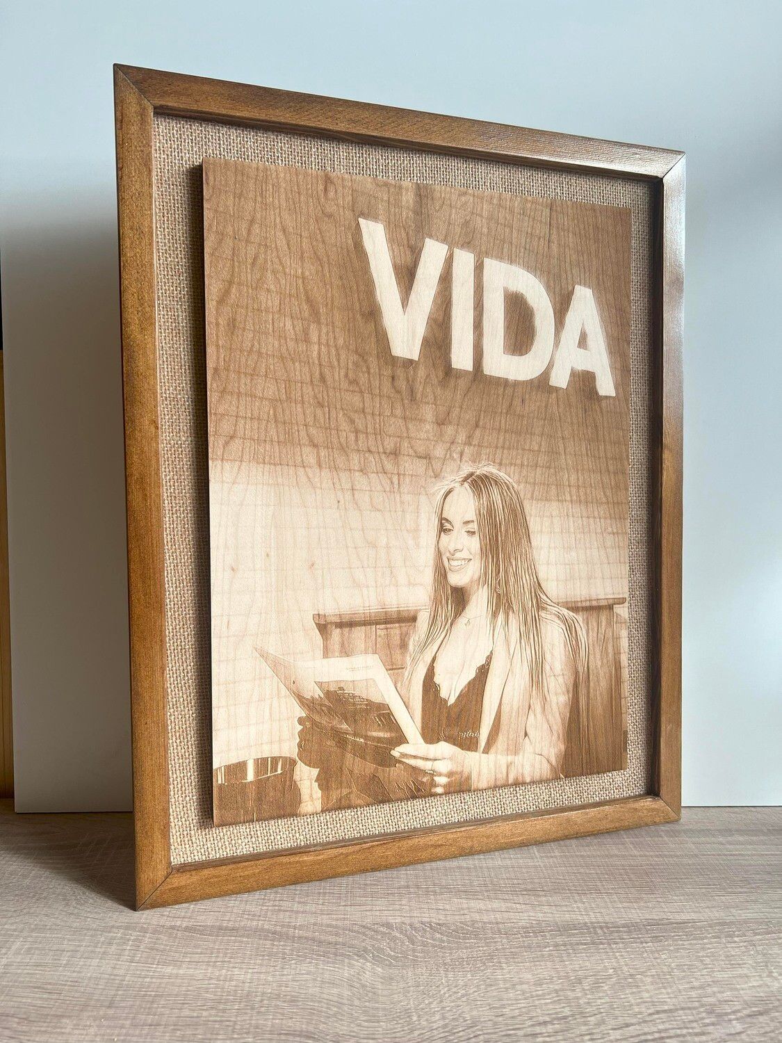 Cuadro en Madera Natural con marco tela Arpillera