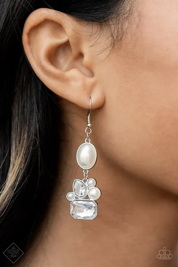 ​Showtime Twinkle - White Earring