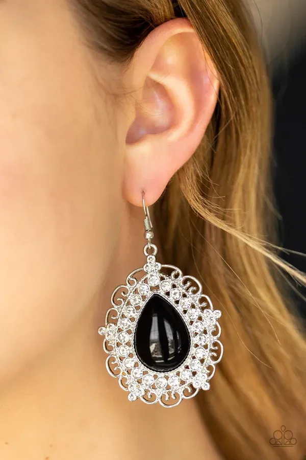 Incredibly Celebrity - Black Earring