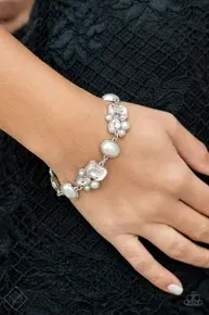 ​Best in SHOWSTOPPING - White Bracelet