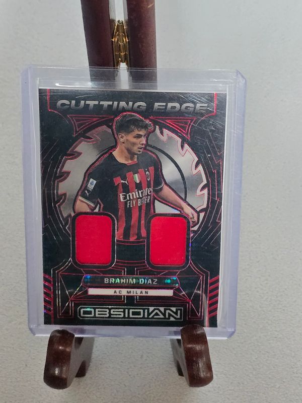 Brahim Diaz Panini Obsidian 2022 Red Pulsar Double Patch Jersey nummeriert 21/44