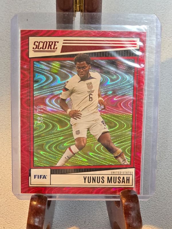 Yunus Musah Panini Score 2022-2023 USA Red Swirl Parallel nummeriert /65