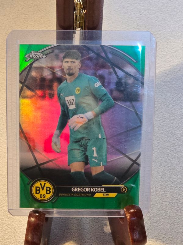 Gregor Kobel Topps Chrome BVB 2023 Premium Hobby Card Green Parallel nummeriert /25
