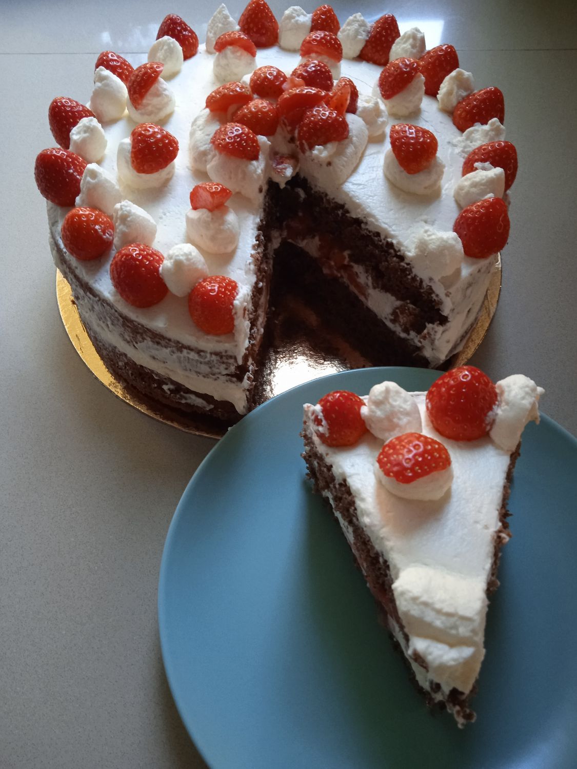 Chocoladebiscuit met mascarponeroom en aardbeien