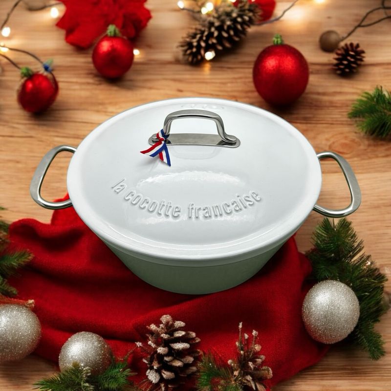 La cocotte française blanc "neige des massifs pyrénéens" . Poignées froides