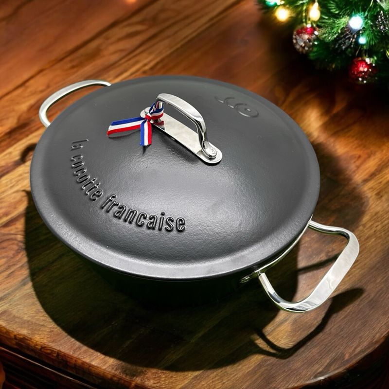 La cocotte française noir intense "café parisien". Poignées froides, sans PFAS