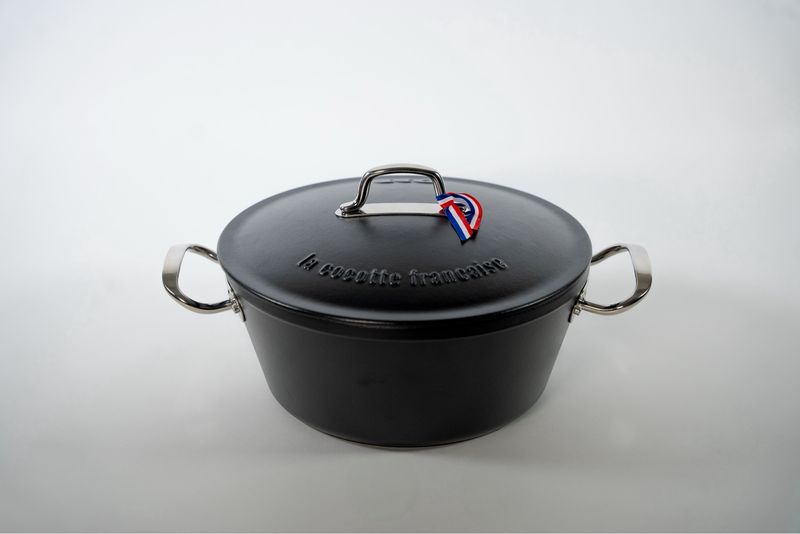 La cocotte française noir intense "café parisien". Poignées froides, sans PFAS