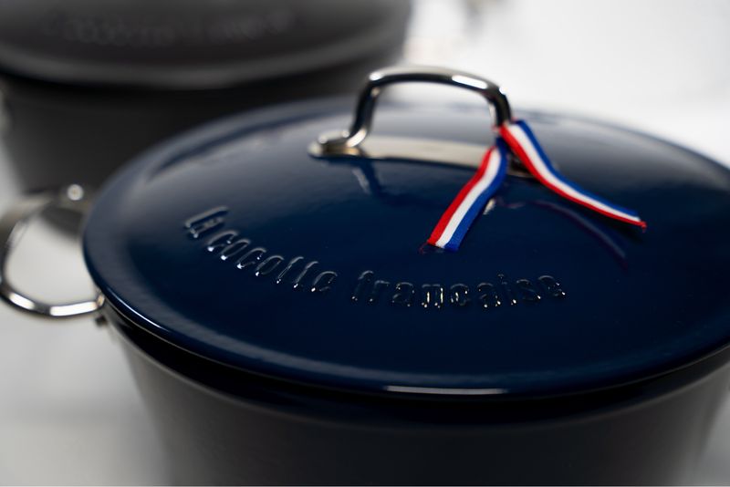 La cocotte Française , bleu intense , saphir , sans PFAS