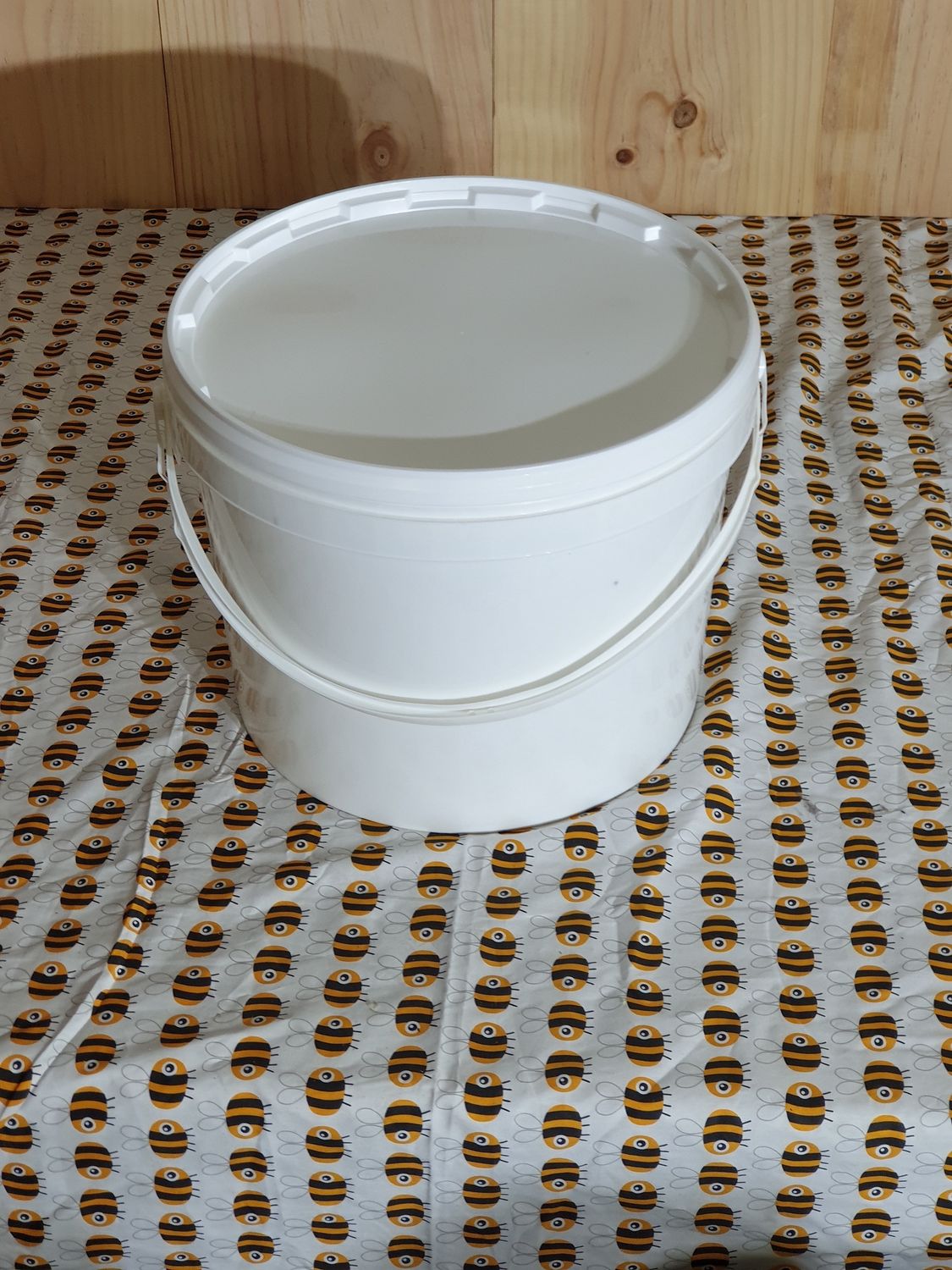 Food grade plastic settler with valve - various sizes, Size: 11L Settler