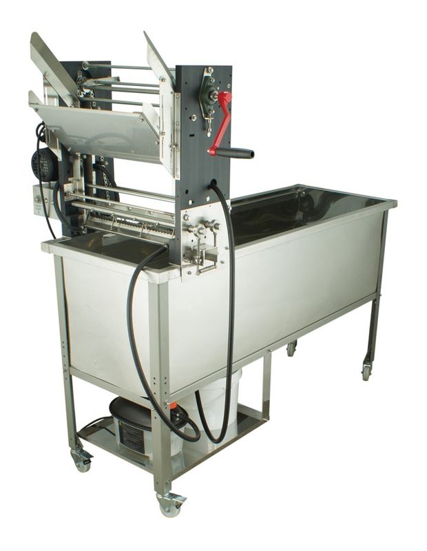 Manual feed uncapping machine with uncapping tank