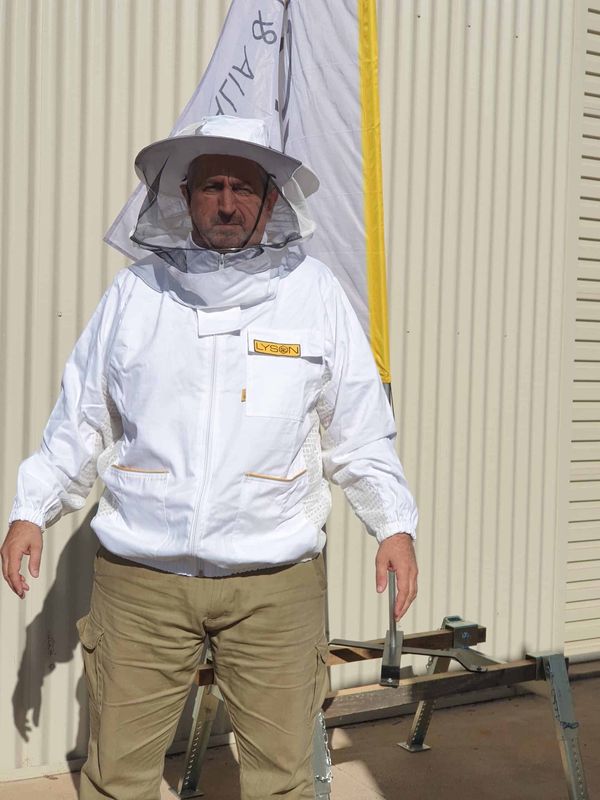 Ventilated Mesh Beekeeping Jacket with Hat - PREMIUM LINE