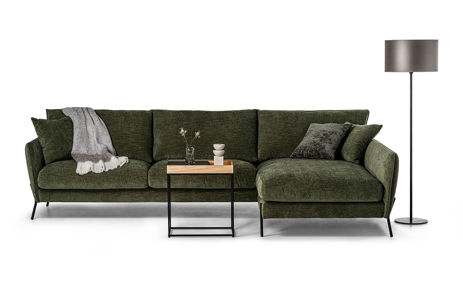 Sofa Nube. Bellus sofa Nube in corner sofa version. Available as armchair, sofas and corner sofas. The corner can be changed - right or left. High comfort sofa with pocket springs, HR and feather filling. Choice of sofa in fabric and leather. Furniture store Manx Mēbeles, Jelgava, Pulkveža Brieža iela 4. 