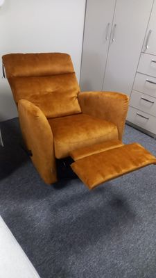 Ekspozīcijas krēsli un taburetes