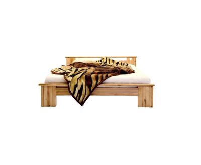 Solid wood bed. Sizes: 90 x 200, 120 x 200, 140 x 200, 160 x 200, 180 x 200 cm. Available in several finishes. Custom sizes.