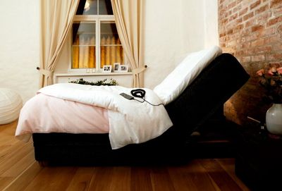 Adjustable Silk electronically adjustable bed, single and double adjustable bed, 90x 210; 105x 210; 180x 210, 210x210 cm. Two-step pocket spring, swivel mattress, two-sided mattress: medium/hard. Bed with wireless remote control. Choice of fabrics, headboards, footboards, top mattresses. Bellus beds. Bellus furniture. Beds in Jelgava, Furniture in Jelgava. Manx Mēbeles, Pulkveža Brieža iela 4