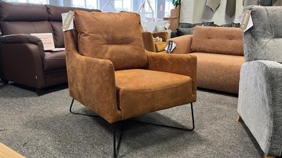 Ekspozīcijas krēsli un taburetes